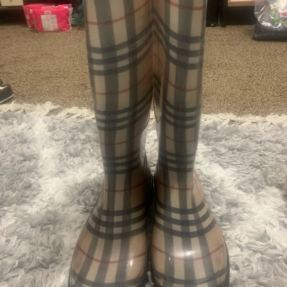 Burberry Rainboots size 7 - Picture 7 of 8